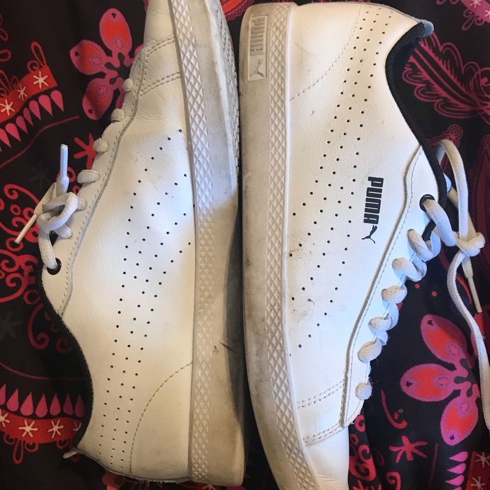 PUMA 
Women's Smash WNS v2 Leather Perf Sneaker